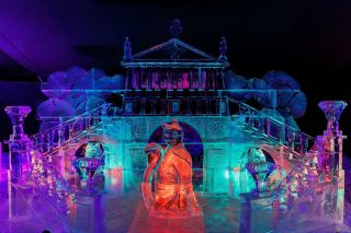 Новогодний фестиваль ледовых скульптур в Санкт-Петербурге: шедевры мастеров