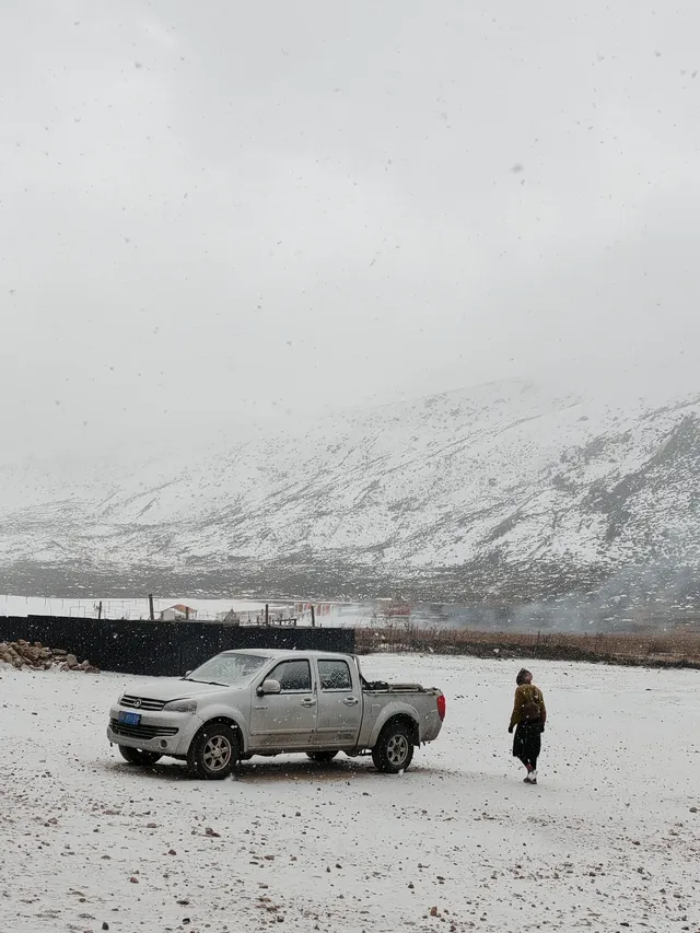 情書同款雪景甘孜紅海子下了一場大雪 情書同款雪景甘孜紅海子下了一場大雪