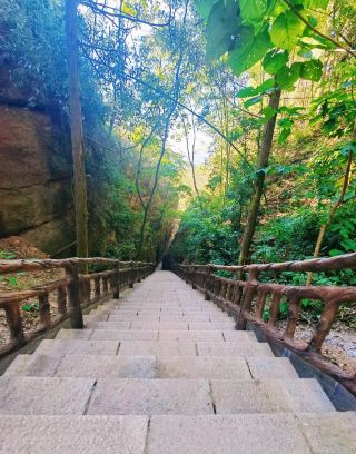 ปีนขึ้นไปได้แค่ครึ่งทางในเวลาสามชั่วโมงเหรอ? หน้าผาหินปูนดานเซียของยอดเขาชุยเว่ยยังซ่อนความประหลาดใจที่คุณยังไม่เคยสำรวจอีกมากมาย