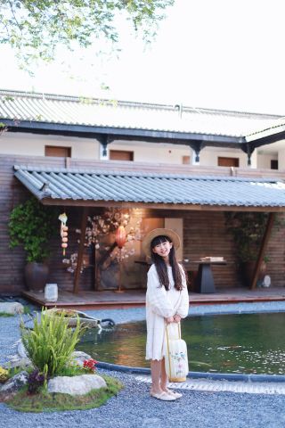 Beautiful Song Dynasty-style courtyard accommodations in Dali Old Town – with Cangshan Mountain visible above.