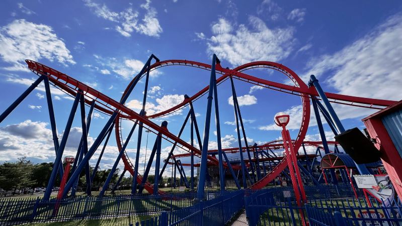 アトラクションズ シックスフラッグス・マジックマウンテン夏のリニューアル、この