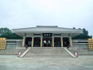 Why do all Chinese people have to visit Qiaoshan once