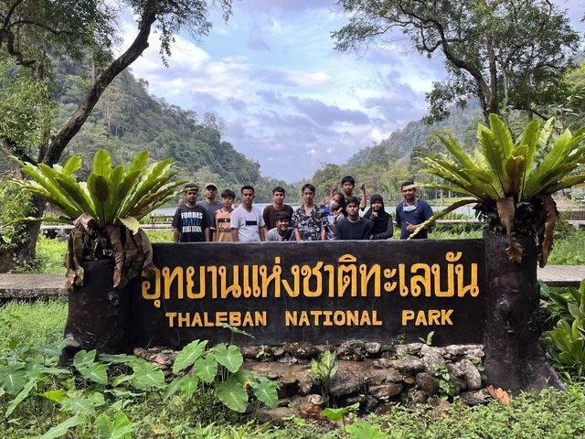 อุทยานแห่งชาติทะเลบัน ที่นี่โอบล้อมด้วยเทือกเขา