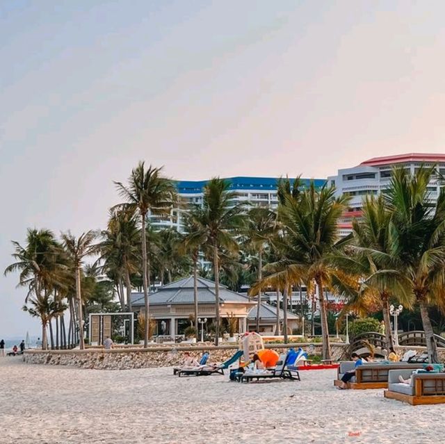 โรงแรมหัวหินติดชายหาด สระว่ายน้ำกว้างมาก