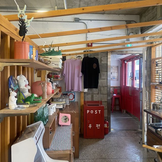 쌍욕라떼로 유명한 이색카페, 울라봉 cafe&pub