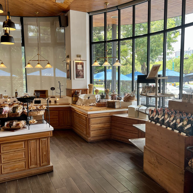 【台中】おしゃれ可愛いケーキとパンが楽しめるCAFFAINA COFFEE GALLERY