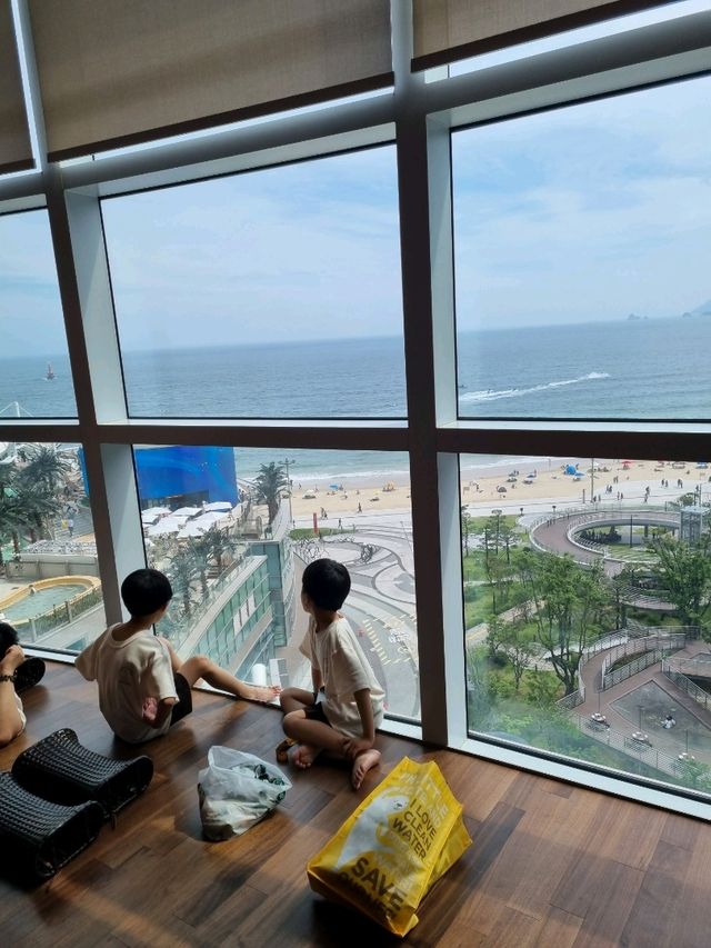 통창으로 해운대 바다를 볼 수 있는 초신상 찜질방
