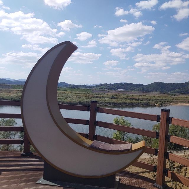 다양한 야생화와 핑크뮬리를 볼 수 있는, 함안 악양생태공원