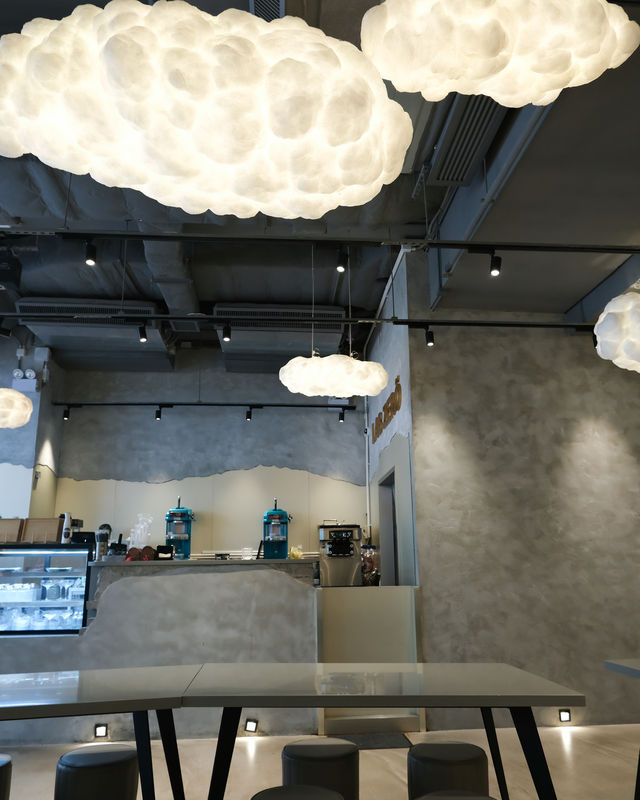超人氣打卡雲朵燈cafe