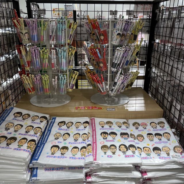 【大阪府】吉本芸人のキャラクターグッズが勢揃い！よしもとエンタメショップ