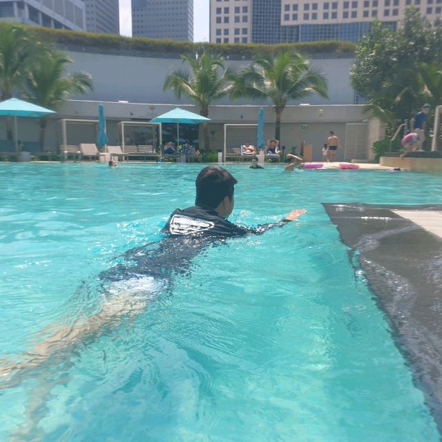 호캉스로 수영장과 탁구장을 즐길 수 있는 팬 퍼시픽 싱가포르