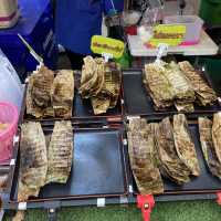 ชิม ช๊อป ชิลล์ ที่ตลาดนัดหน้าเดอะสตรีท