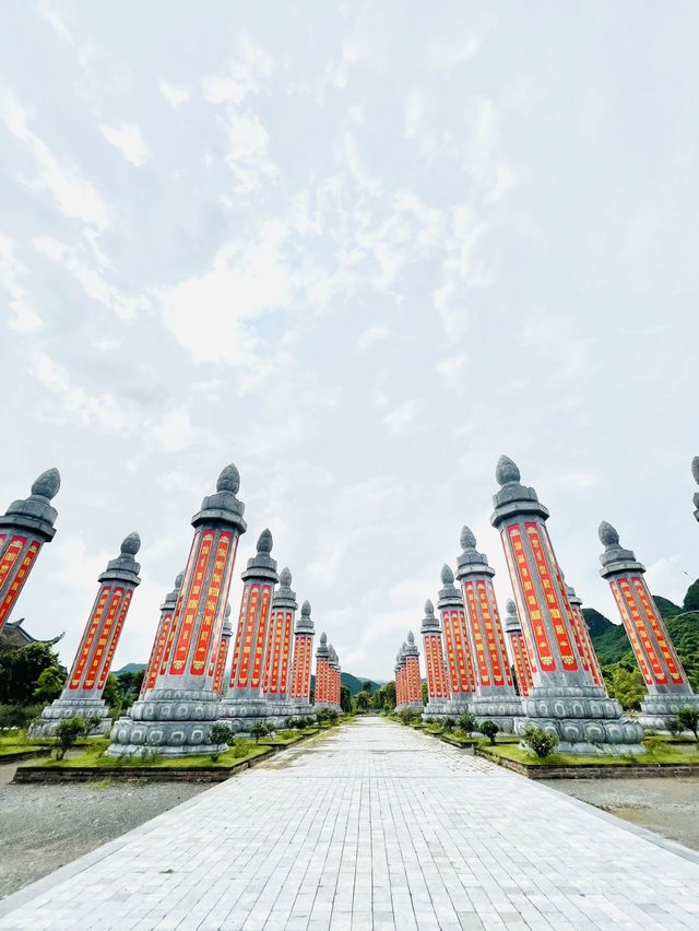 Chùa Tam Chúc - Quần thể chùa lớn nhất 