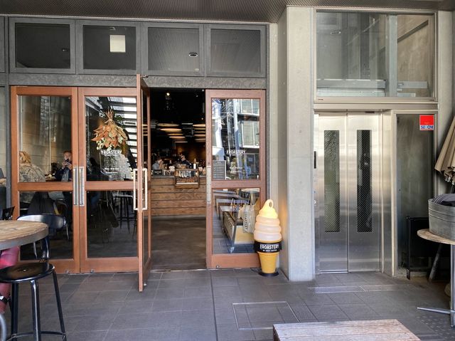 東京・渋谷。キャットストリートのカフェ『 ザ・ロースタリー （THE ROASTERY BY NOZY COFFEE）』