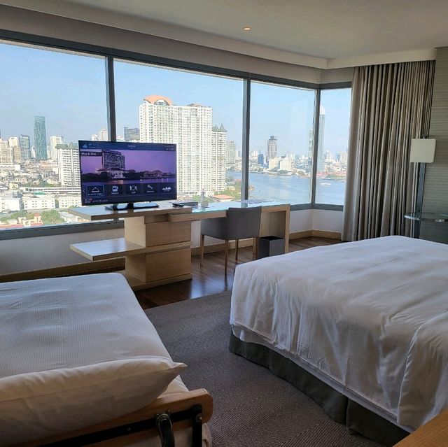 방콕 리버사이드 호텔 🏨 - 짜오프라야강뷰 , 주니어 스위트룸, 라운지 포함 , 인피니티 풀