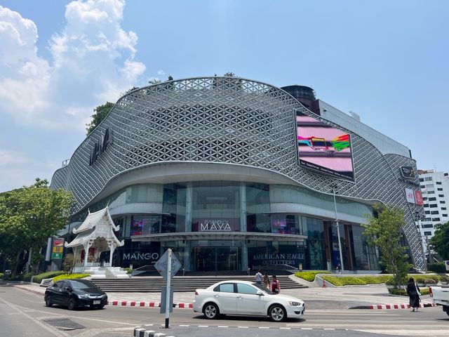 기념품샵, 식당, 부티크, 서점, 영화관까지 모든게 있는 치앙마이 대형 쇼핑몰, 마야 쇼핑몰