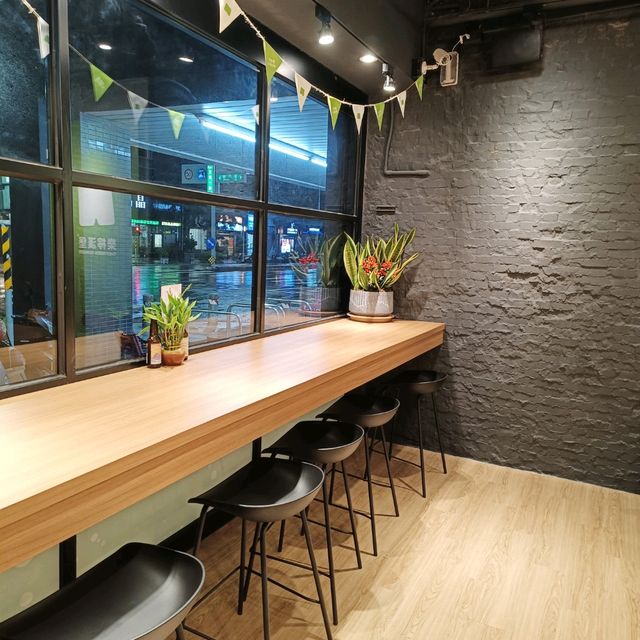 樂檸漢堡 高雄苓雅店 穿短褲免費升級大暑 結合綠色環保議題的餐廳 樂檸漢堡 高雄苓雅店 穿短褲免費升級大暑 結合綠色環保議題的餐廳
