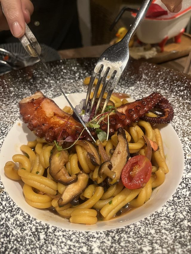 ✨Chill爆東南亞fusion菜 2層高🤩維港海景酒吧餐廳🌌
