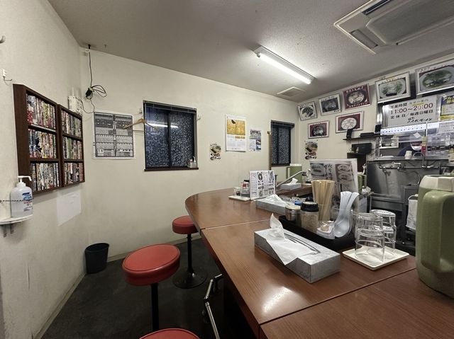 福岡・博多区。とんこつベースの緑色ダーメン『博多ダーメン屋八千代支店』