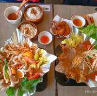 碧潭水灣湖邊享受午餐或晚飯
