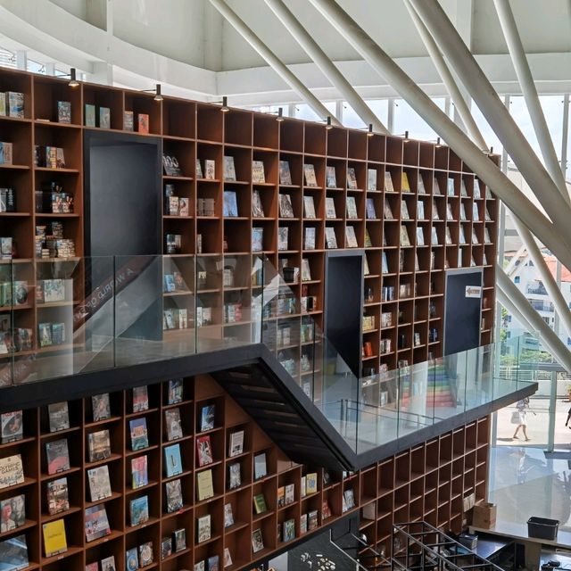 CLUB FOR BOOK READERS