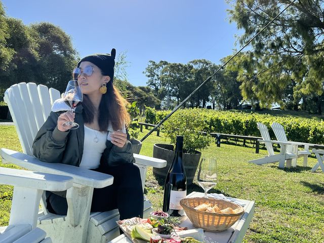 墨爾本酒莊野餐啦Waratah Hills Vineyard～😍不一樣的體驗😙酒莊，logo設計靈感來自於原住民