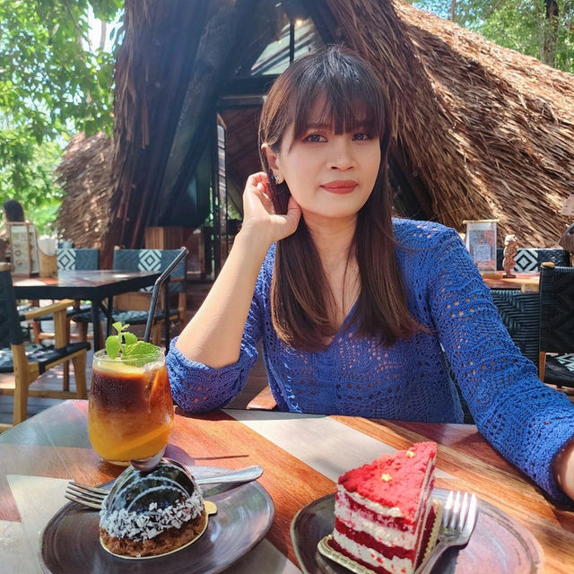 Three Monkeys Restaurant ภูเก็ต 
