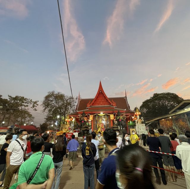 สิริมงคยามเช้า สักการะท้าวเวสสุวรรณ