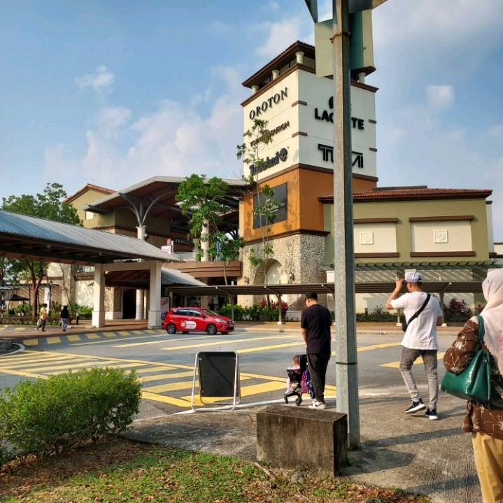 Latest travel itineraries for Johor Premium Outlets in November