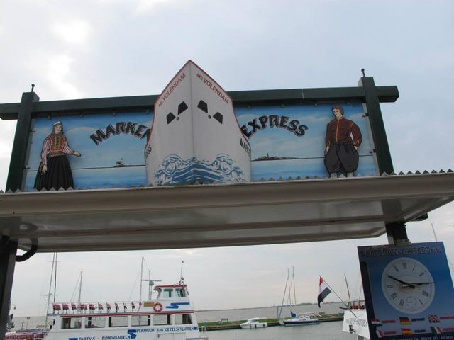 STROLLING AROUND VOLENDAM FISHING VILLAGE