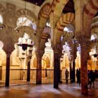 イスラム教とキリスト教の融合デザイン