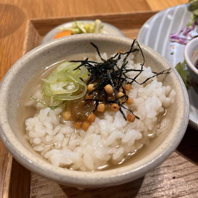 8種類ものいろんなご飯が楽しめる行列店