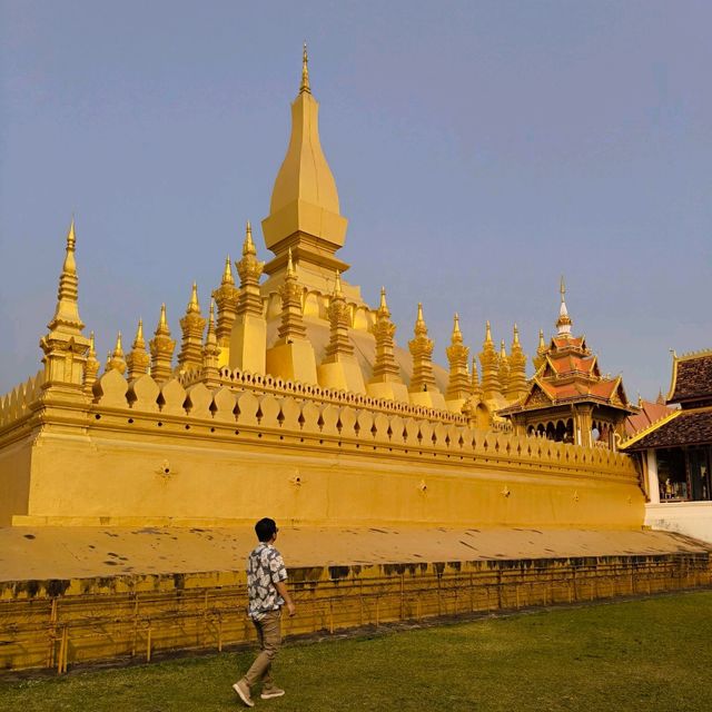 พระธาตุหลวงเวียงจันทน์ ພຣະ​ ທາດຫຼວງ
