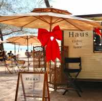 Haus coffee&space คาเฟ่ vibe ดี ริมหาดแหลมเจริญ 