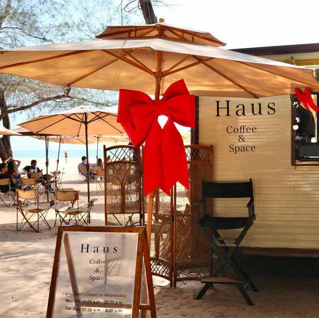 Haus coffee&space คาเฟ่ vibe ดี ริมหาดแหลมเจริญ 