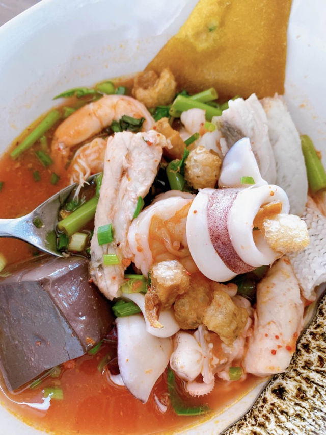 ย้อนเวลาไปทานก๋วยเตี๋ยวชลบุรี🍤