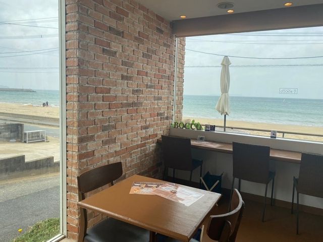 【福岡カフェ】海を眺めながら美味しいパフェとコーヒーを楽しめる