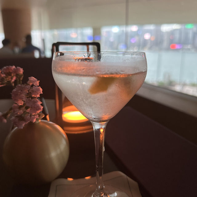 香港麗晶酒店，維港景第一排超美港景！超優行政酒廊