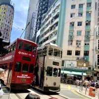 來香港一定要體驗叮叮車！