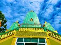 สักการะพระบรมสารีริกธาตุและปิดทองหลวงพ่อโสธร