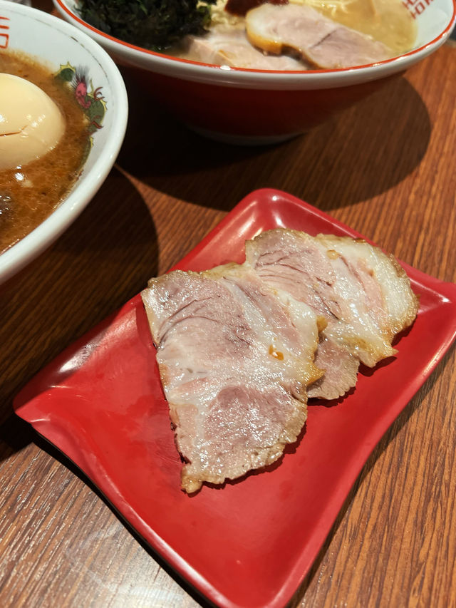 日本人開設正宗拉麵店🍜