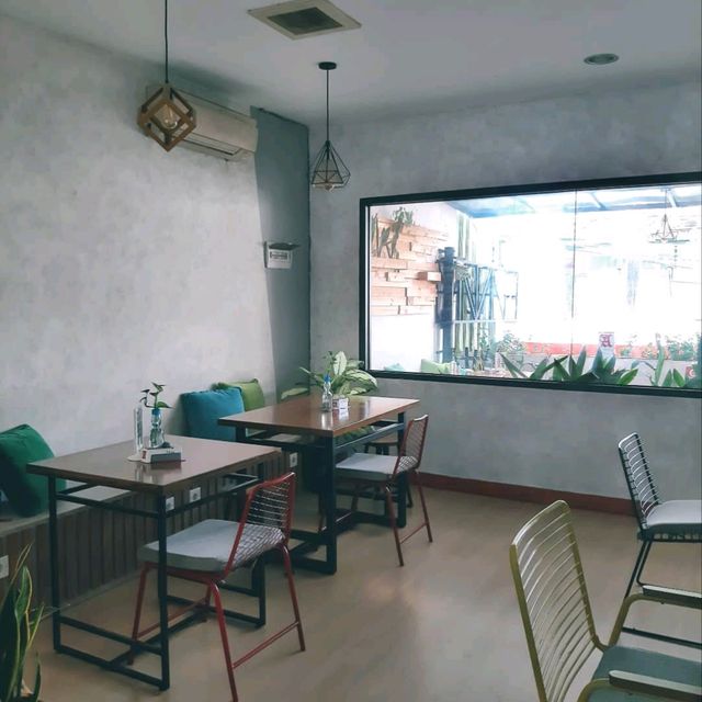ONE OF THE COFFEE SHOPS ON JL. SABANG