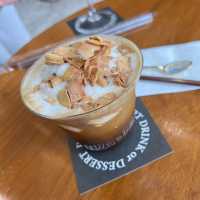 THREE DOLLARS Flowers & Cafe คาเฟ่สายหวาน