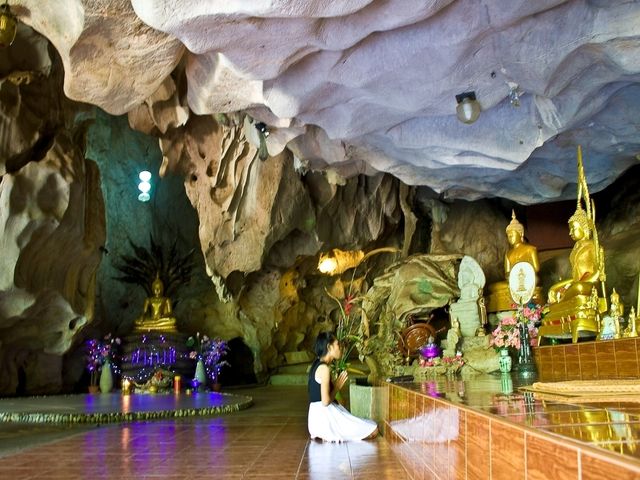 เที่ยวลอดถ้ำวัดเขาประทุน ระยอง