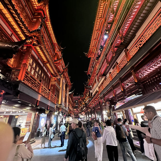 豫園逛夜市人潮