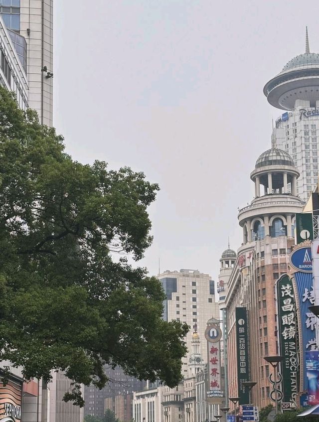 Shanghai: A Fusion of Future and Tradition 🇨🇳