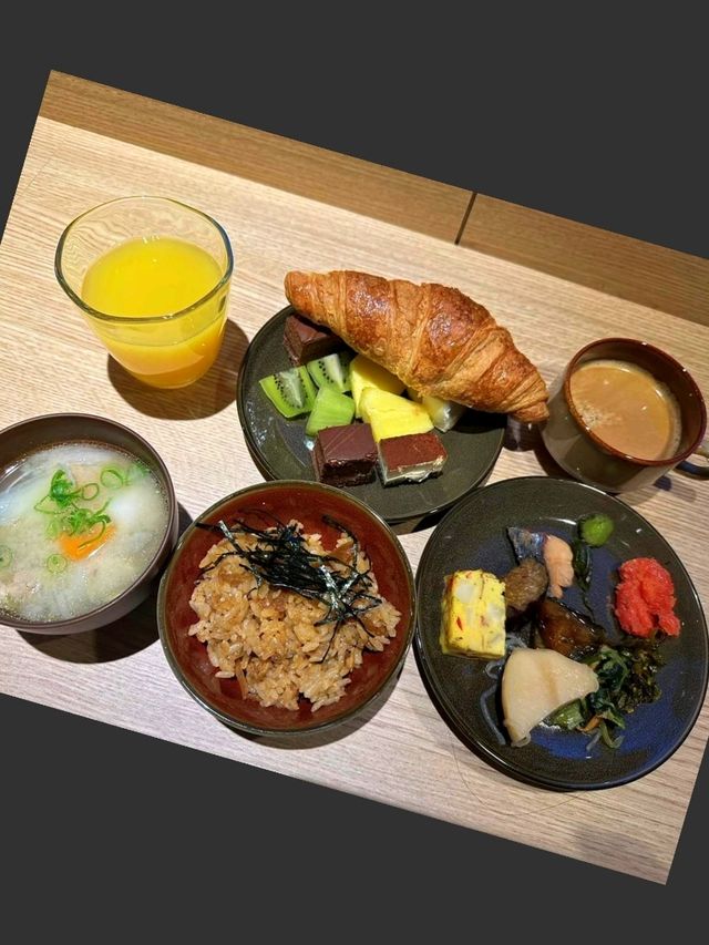 「Crosslife博多天神酒店：時尚設計有温泉，豐富早餐」