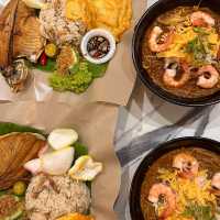 Kuching Adventures: Riverfront Strolls and Seafood Delights!