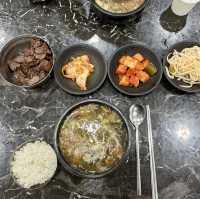 【韓国・スウォン】老舗の酔い覚ましスープ「へジャンク」の朝ごはん