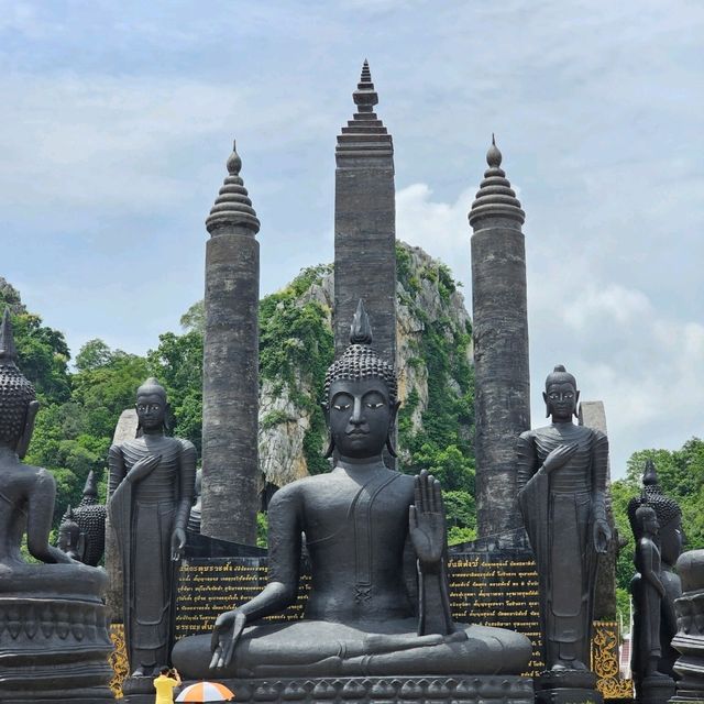 ไหว้พระชมพระพุทธรูปหินลาวา ที่วัดถ้ำกระบอก